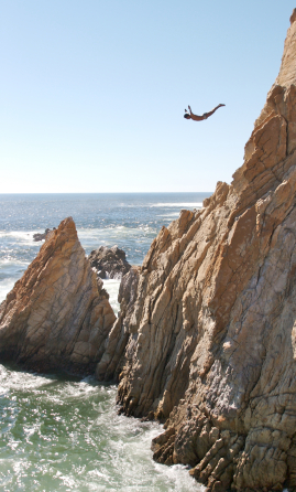 extreme-cliff-diving-in-the-ocean